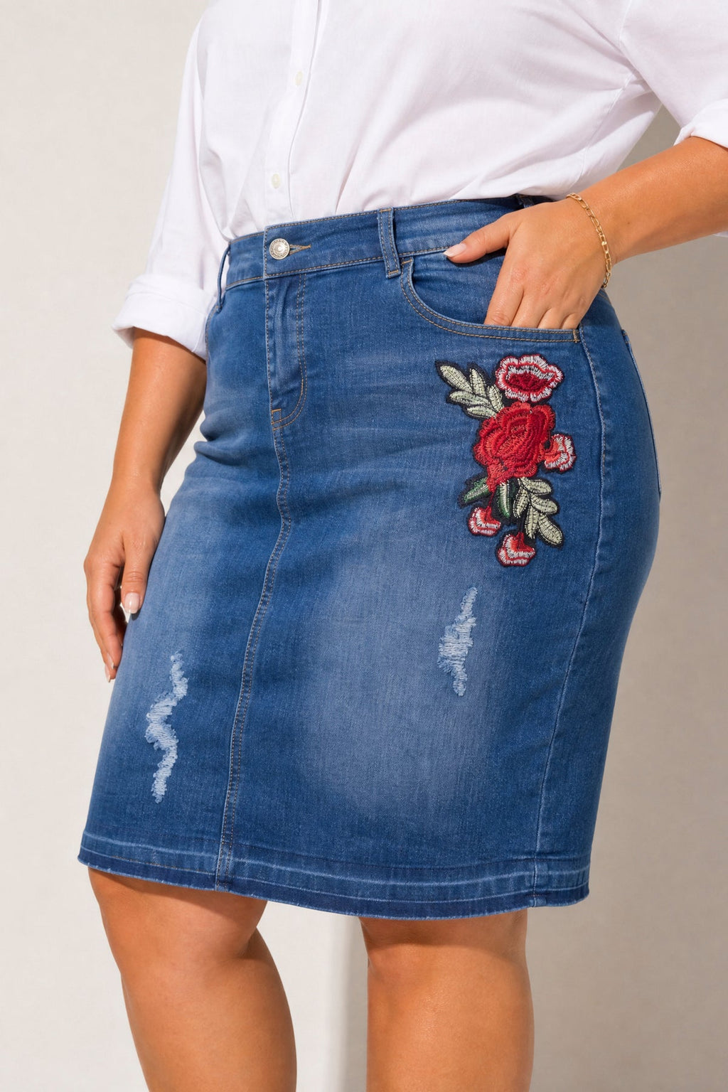Plus Size Floral Charm Distressed Denim Skirt - Medium Wash